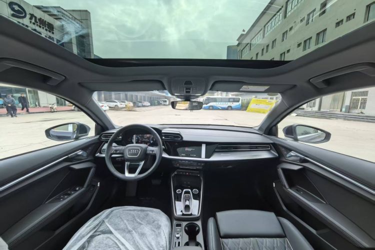 奥迪A3 2026款 A3L Limousine 35TFSI 飞驰尊享型中控内饰7004