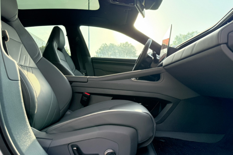 极氪001 2025款 WE版 100kWh 后驱中控内饰7004