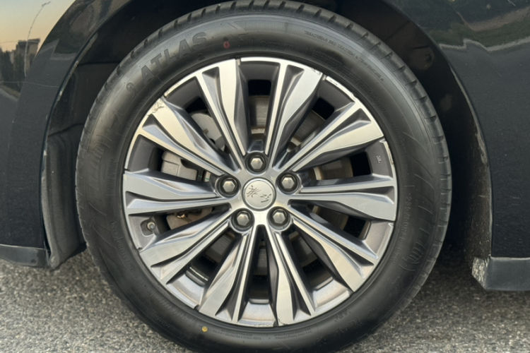 红旗E-QM5 2022款 431km 充电乐享版车身外观6012