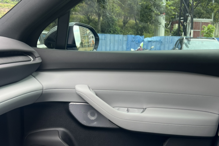 蔚来ES6 2025款 75kWh中控内饰7004