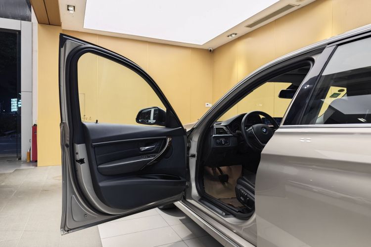 宝马3系 2014款 320Li 豪华设计套装车身外观6006