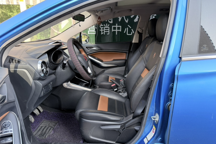 比亚迪 元 2016款 1.5L 手动尊贵型中控内饰7001