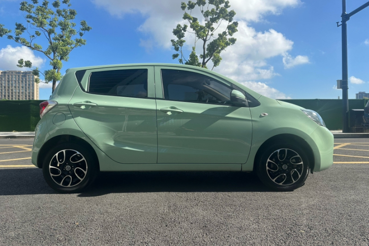 长安欧尚 奔奔E-Star 2021款 国民版 心悦版 磷酸铁锂（31.18kWh）车身外观6003