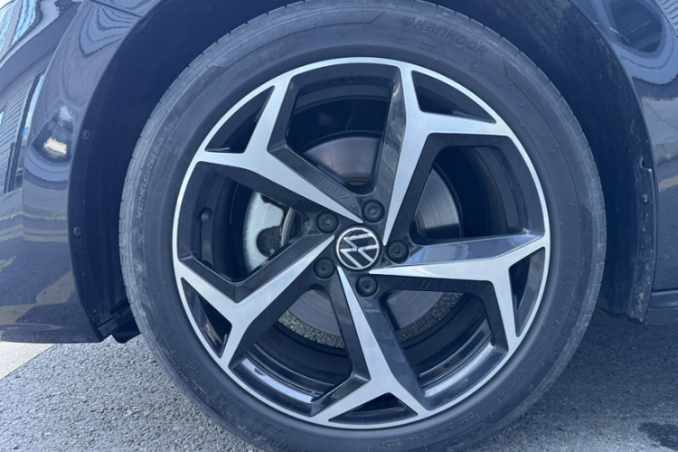 大众 帕萨特 2025款 出众款 330TSI 星空精英版车身外观6004