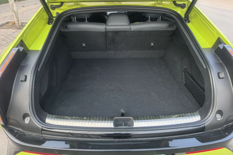 小鹏P7 2025款 750 四驱高性能 Ultra局部细节23