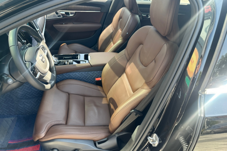 沃尔沃S90新能源 2022款 T8 E驱混动 智雅豪华版中控内饰7008