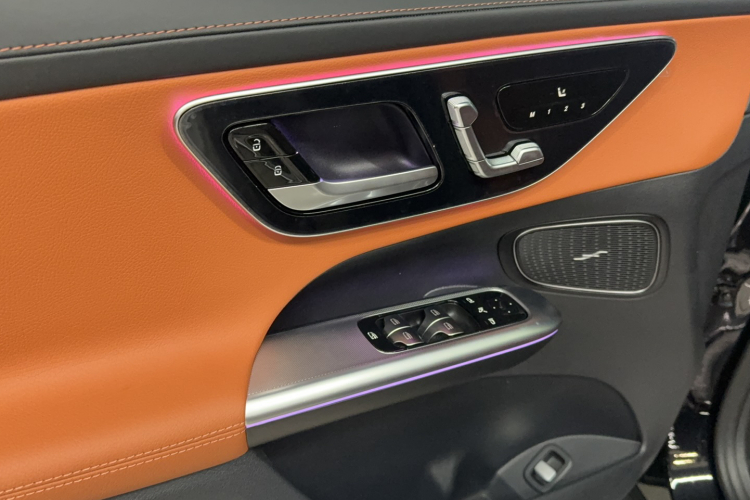 奔驰GLC 2025款 改款 GLC 300 L 4MATIC 动感型 5座局部细节9001