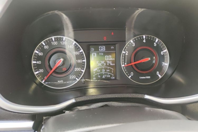 中华V3 2017款 1.5L 自动精英型中控内饰15