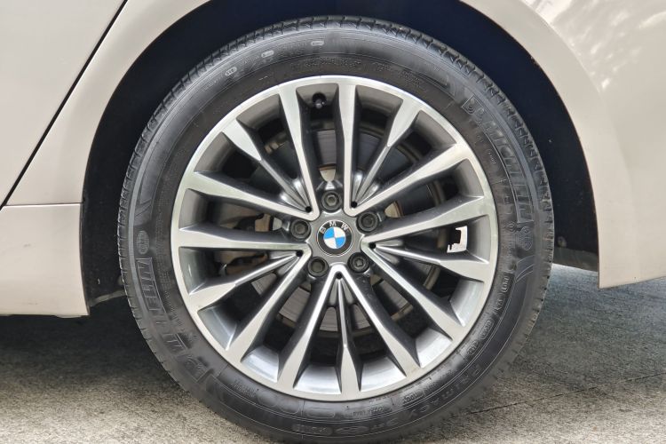 宝马5系 2018款 改款 530Li 领先型 豪华套装车身外观6007