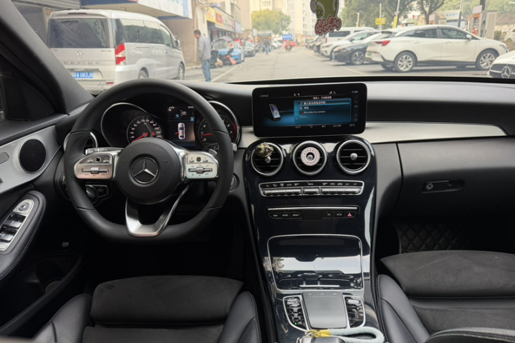 奔驰C级 2019款 C 260 运动版 4MATIC中控内饰7004