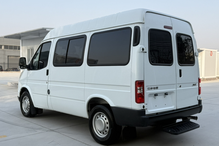 江铃 特顺 2019款 2.8T商运型短轴中顶6座国VI JX493车身外观6005