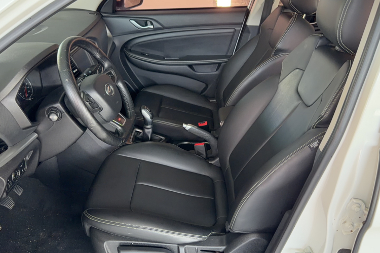 陆风X2 2017款 1.6L 手动铂锐版中控内饰7001