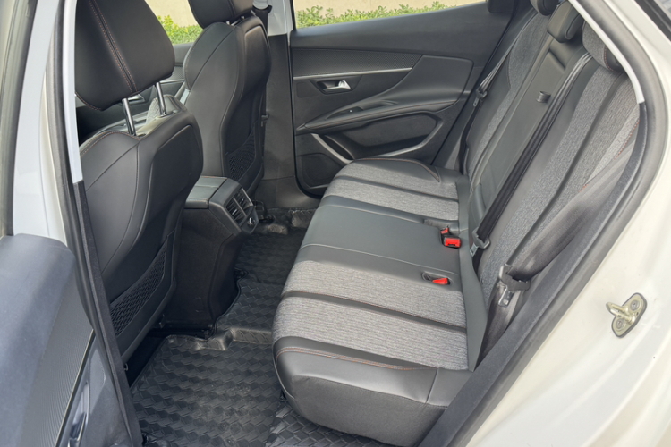 标致4008 2017款 350THP 精英版中控内饰7006