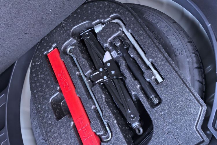 丰田 锋兰达 2022款 2.0L CVT豪华PLUS版中控内饰7013