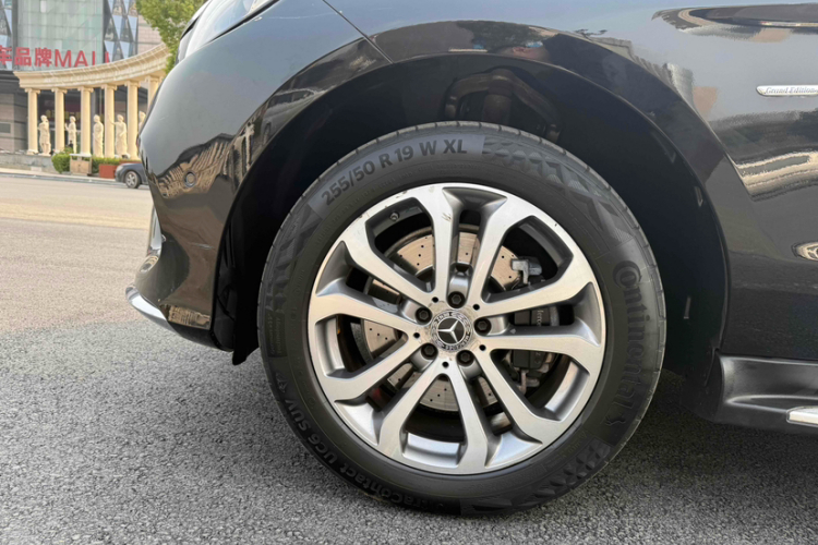 奔驰GLE 2018款 GLE 320 4MATIC 动感型臻藏版车身外观6005