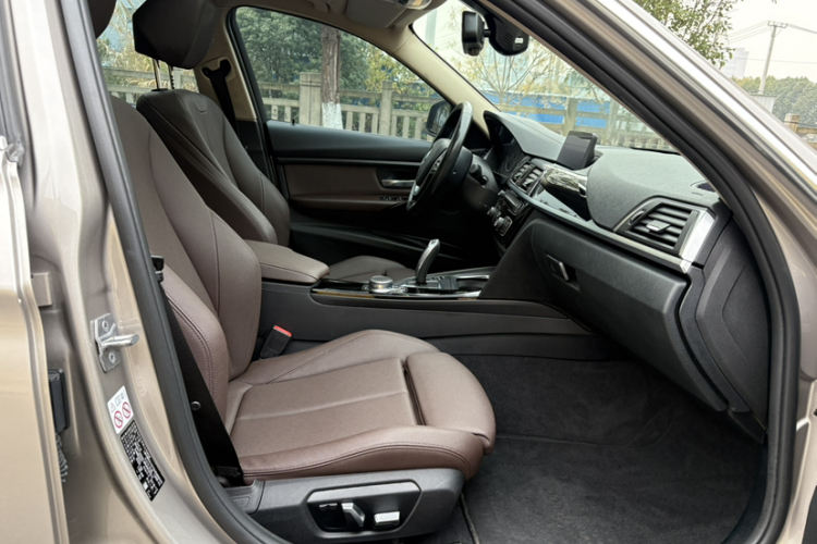 宝马3系 2019款 320Li 时尚型局部细节41