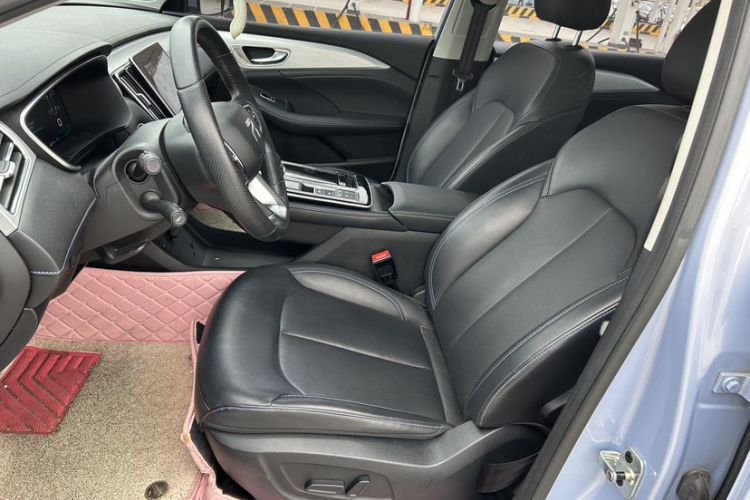 飞凡汽车 飞凡ER6 2021款 新动版 620km 智享版中控内饰7003