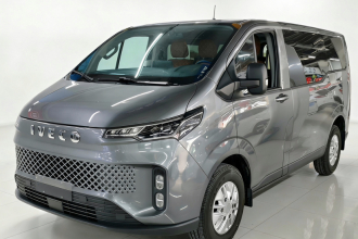 依维柯聚星 2023款 C30客货车 2.0T 110KW自动星途版低顶