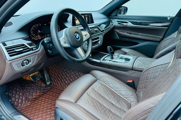 宝马7系 2021款 740Li 领先型 M运动套装中控内饰7004