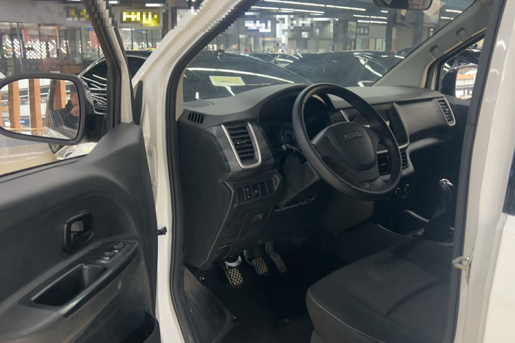 金杯 金海狮M经典 2024款 1.5L 工程狮客车 6座中控内饰7001