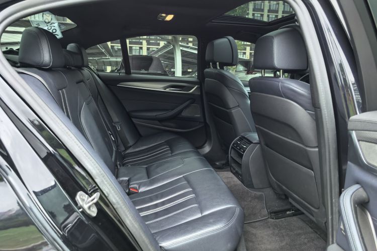 宝马5系(进口) 2020款 530i 风尚版 M运动套装中控内饰7009