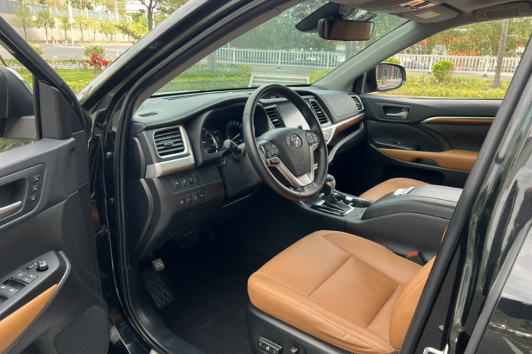 丰田 汉兰达 2020款 2.0T 四驱百万纪念版 7座中控内饰7009