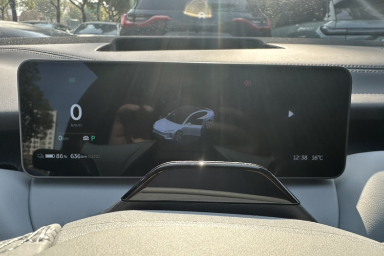 蔚来ET5 2025款 100kWh中控内饰7001