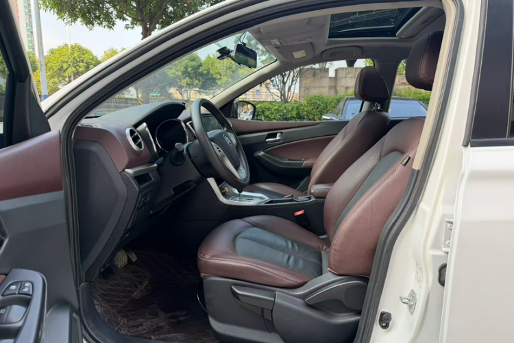 启辰T70X 2015款 2.0L CVT睿趣运动版中控内饰7004