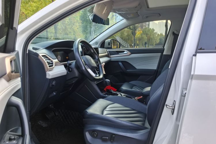 大众 途岳 2023款 300TSI 两驱皎月版中控内饰7005