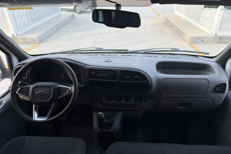 江铃 特顺 2019款 2.8T商运型短轴中顶6座国VI JX493中控内饰7003