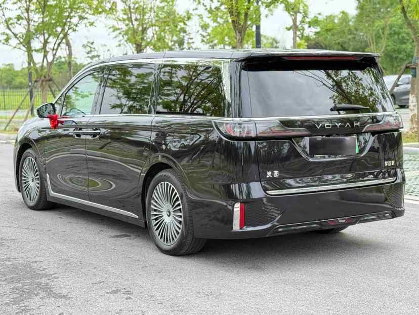 岚图汽车 岚图梦想家 2025款 PHEV 四驱旗舰鲲鹏版(2)