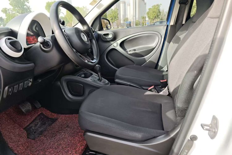 smart forfour 2018款 1.0L 52千瓦灵动版中控内饰7009