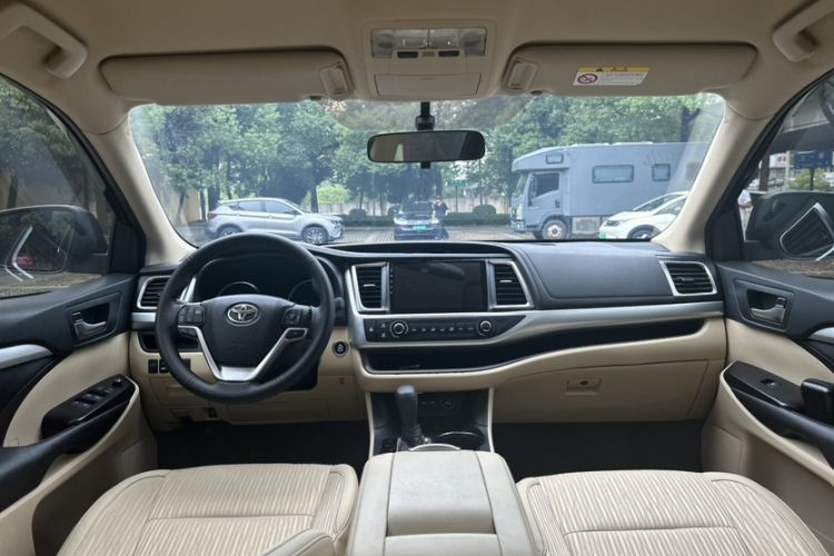 丰田 汉兰达 2021款 2.0T 四驱精英版 7座中控内饰7001