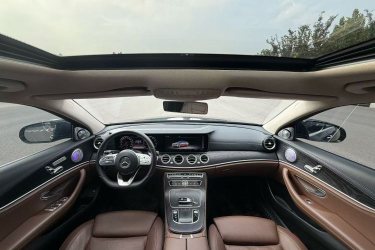 奔驰E级 2019款 E 200 L 运动型中控内饰7003