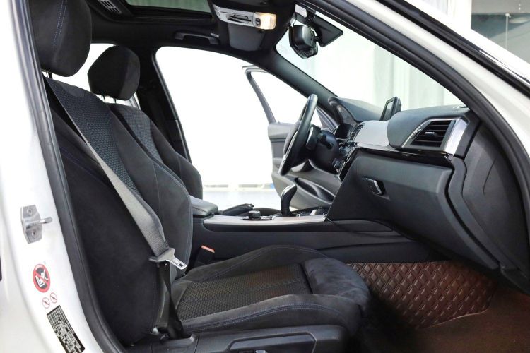 宝马3系 2017款 320i M运动型中控内饰7003