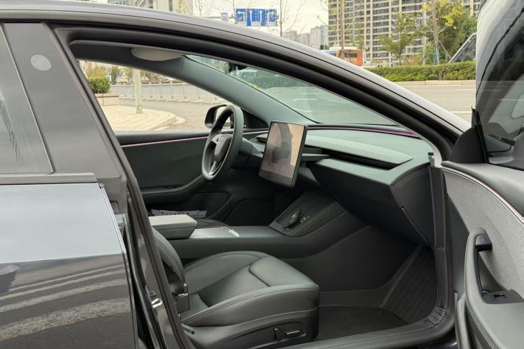 特斯拉 Model 3 2023款 后轮驱动版中控内饰7005