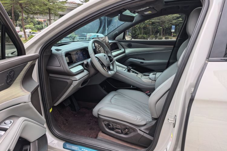 腾势N7 2023款 长续航性能Max版中控内饰7001