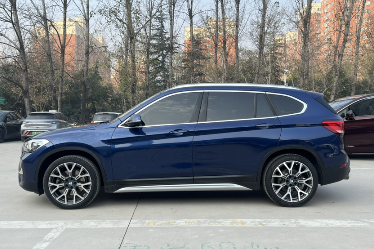 宝马X1 2020款 xDrive25Li 尊享型车身外观6012