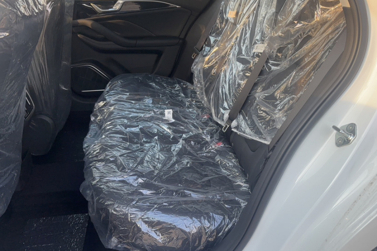 奔腾B70 2025款 龙耀版 1.5T 欢享型中控内饰7003