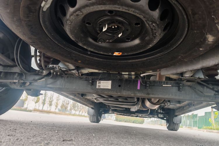 福特 全顺 2023款 2.0T柴油手动多功能商用车中轴低顶5/6座局部细节9003