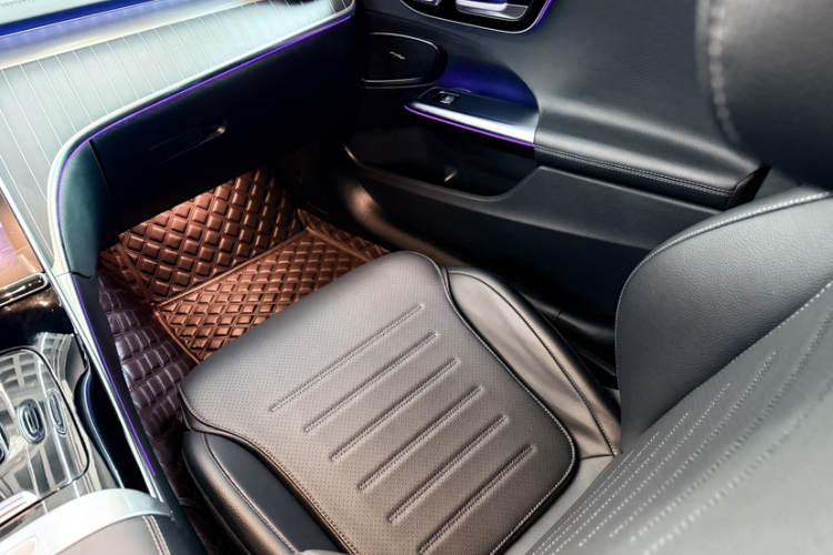 奔驰C级 2022款 改款 C 260 L 运动版中控内饰7014