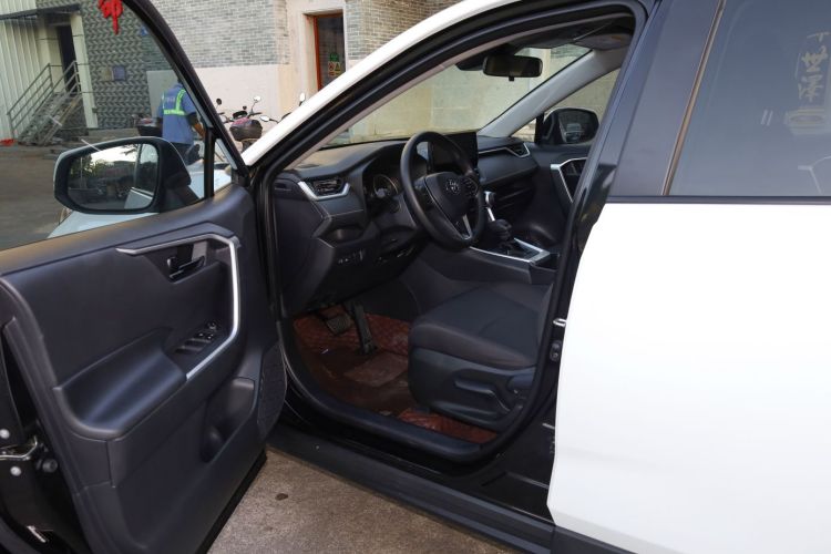 丰田 RAV4荣放 2023款 2.0L CVT两驱都市版中控内饰7003