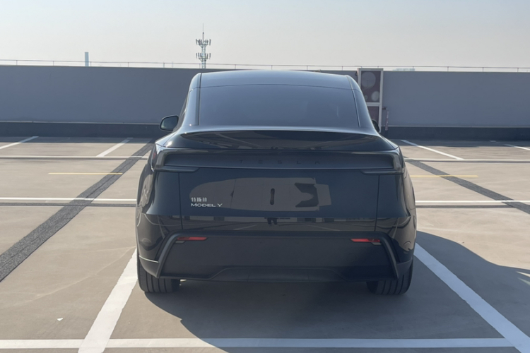 特斯拉 Model Y 2025款 后轮驱动版车身外观6005