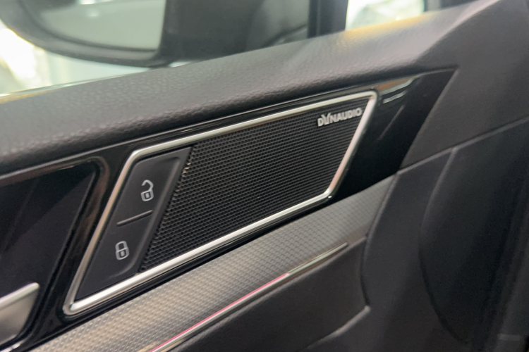 大众 迈腾 2023款 200万辆纪念版 380TSI DSG旗舰型中控内饰7004