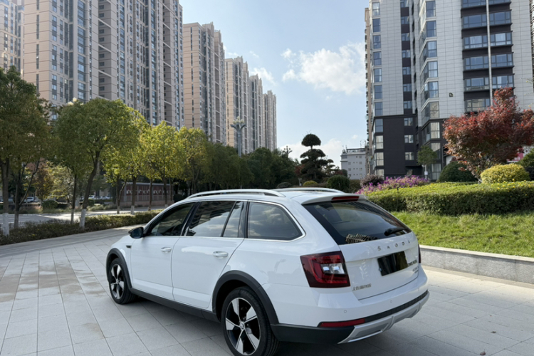 斯柯达 明锐 2019款 旅行车 TSI280 DSG豪华版 国VI车身外观6006