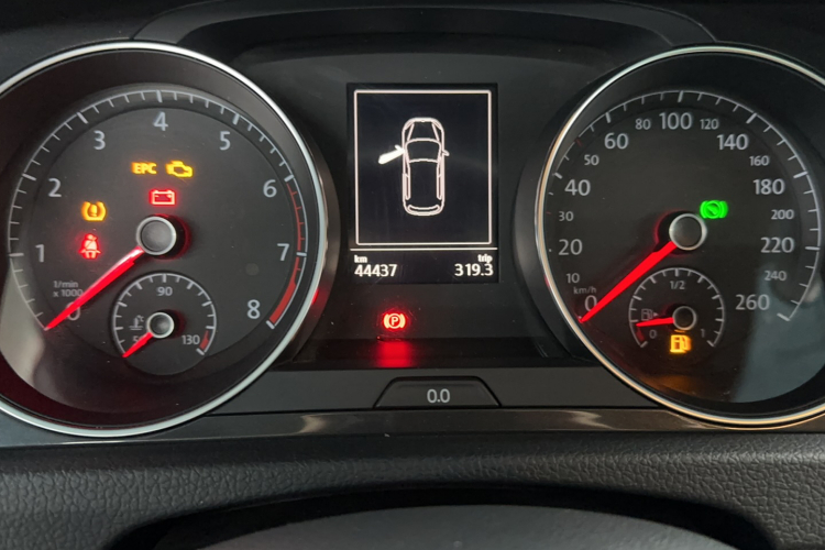 大众 高尔夫 2017款 1.6L 自动舒适百万辆纪念版中控内饰15