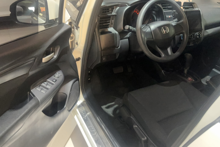 本田 飞度 2018款 1.5L CVT舒适天窗版中控内饰7002