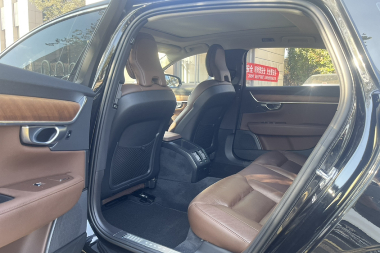 沃尔沃S90 2020款 T5 智逸豪华版中控内饰7001