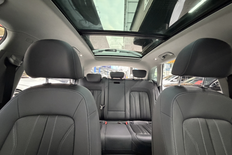 奥迪Q5L 2023款 40T 时尚致雅型中控内饰7013