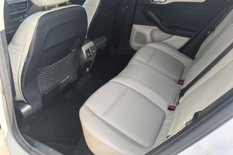 福特 福克斯 2021款 三厢 EcoBoost 180 自动锋潮型中控内饰7004